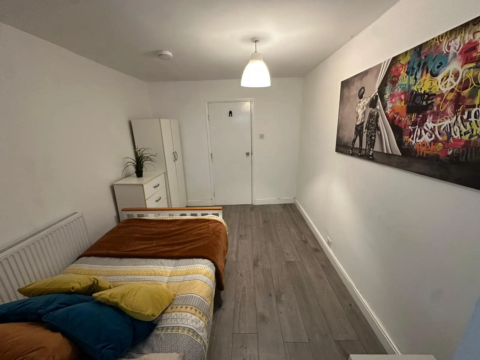 Double room near    	 Oval